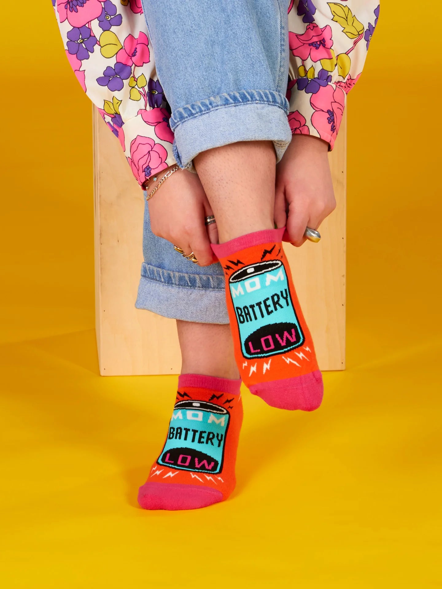 BLUQ Mom Battery Low Sneaker Socks (S/M)