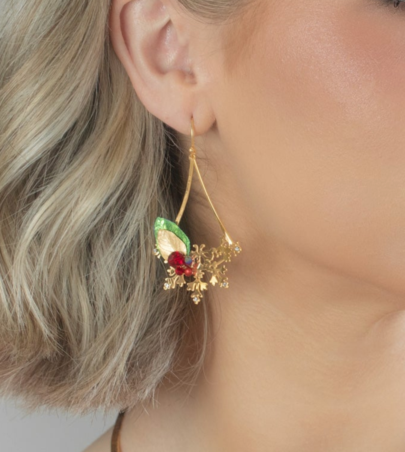 Holly Yashi Boughs Of Holly Earrings