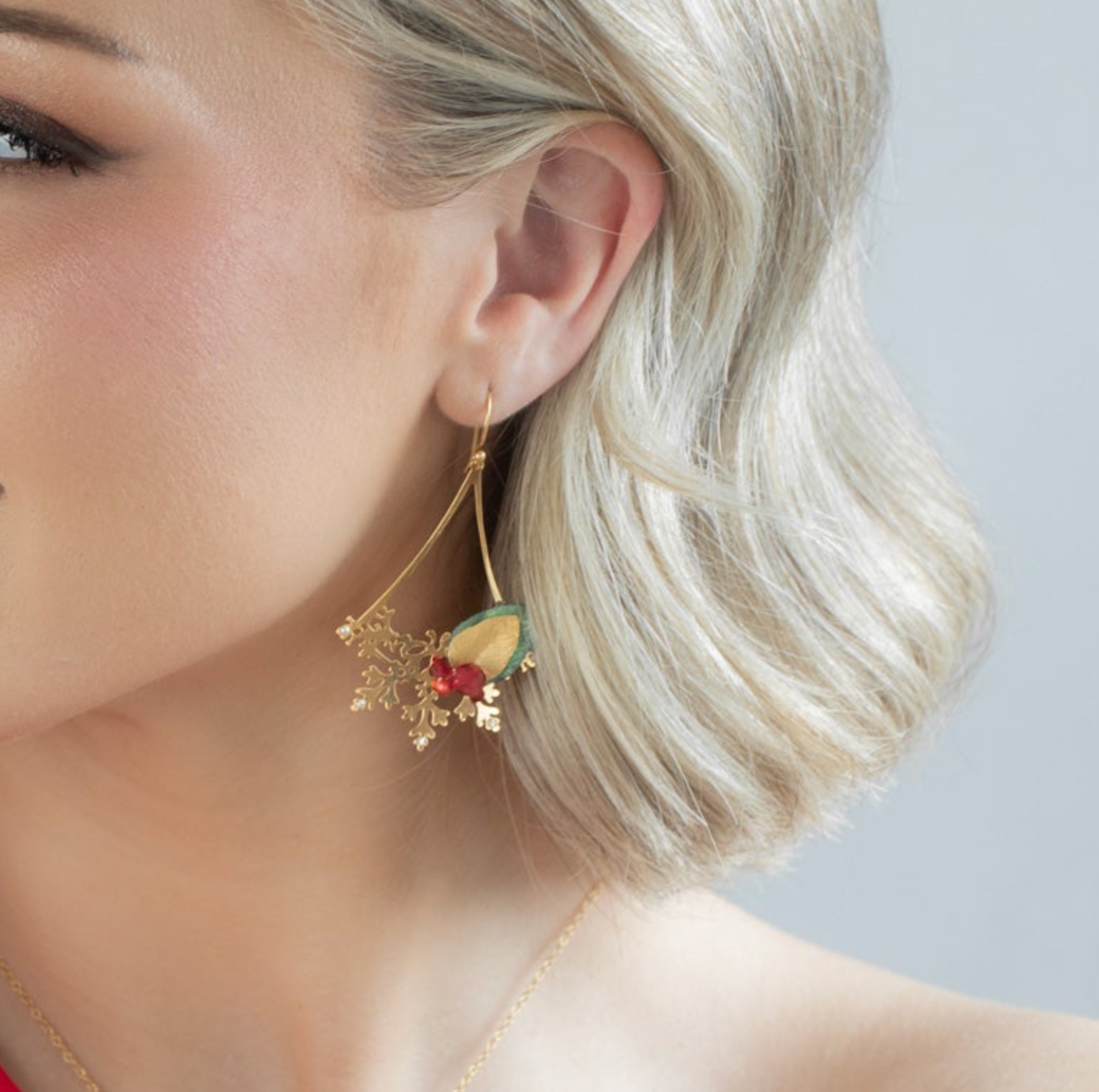 Holly Yashi Boughs Of Holly Earrings