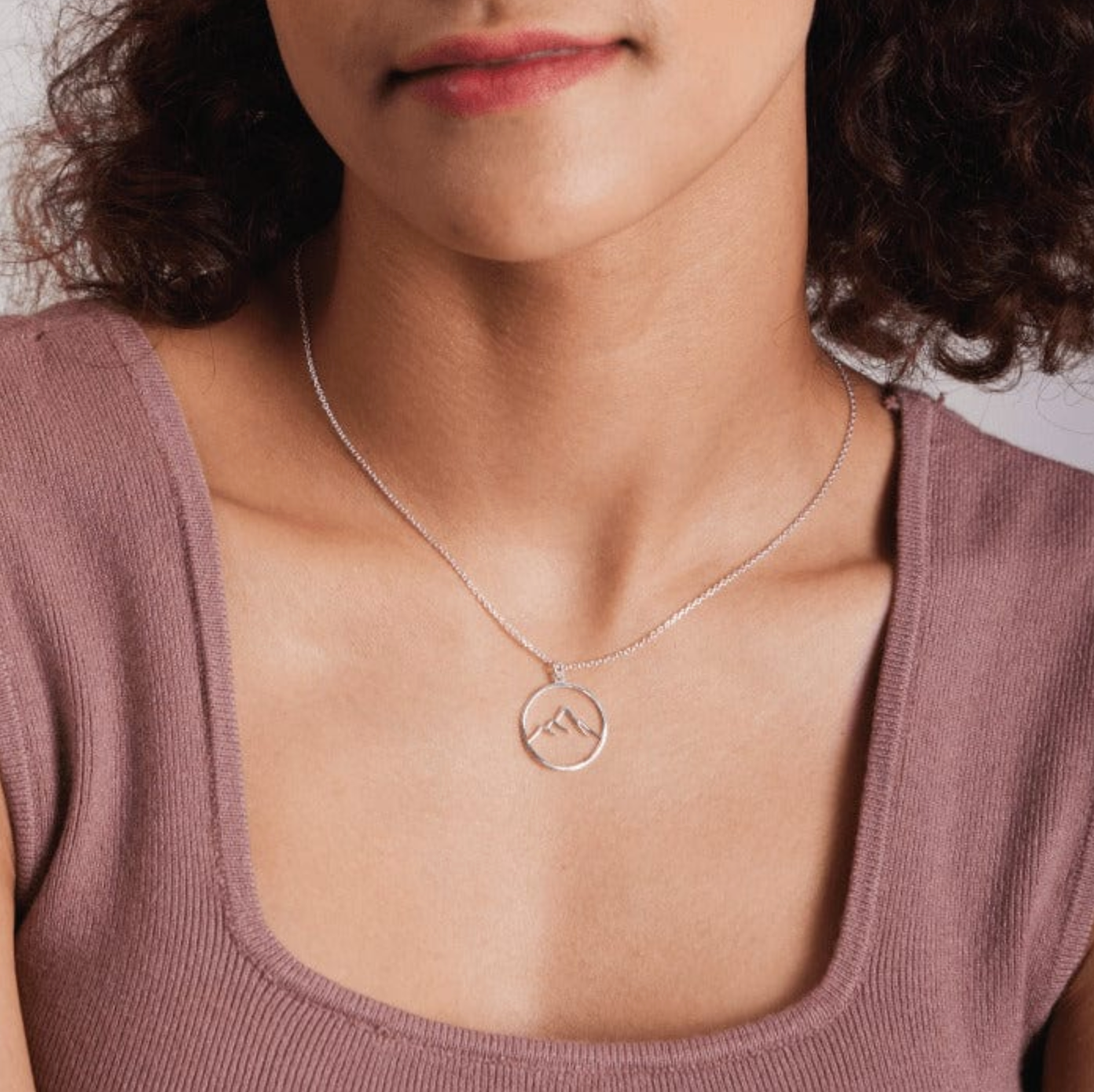 BOMA Round Mountain Outline Necklace