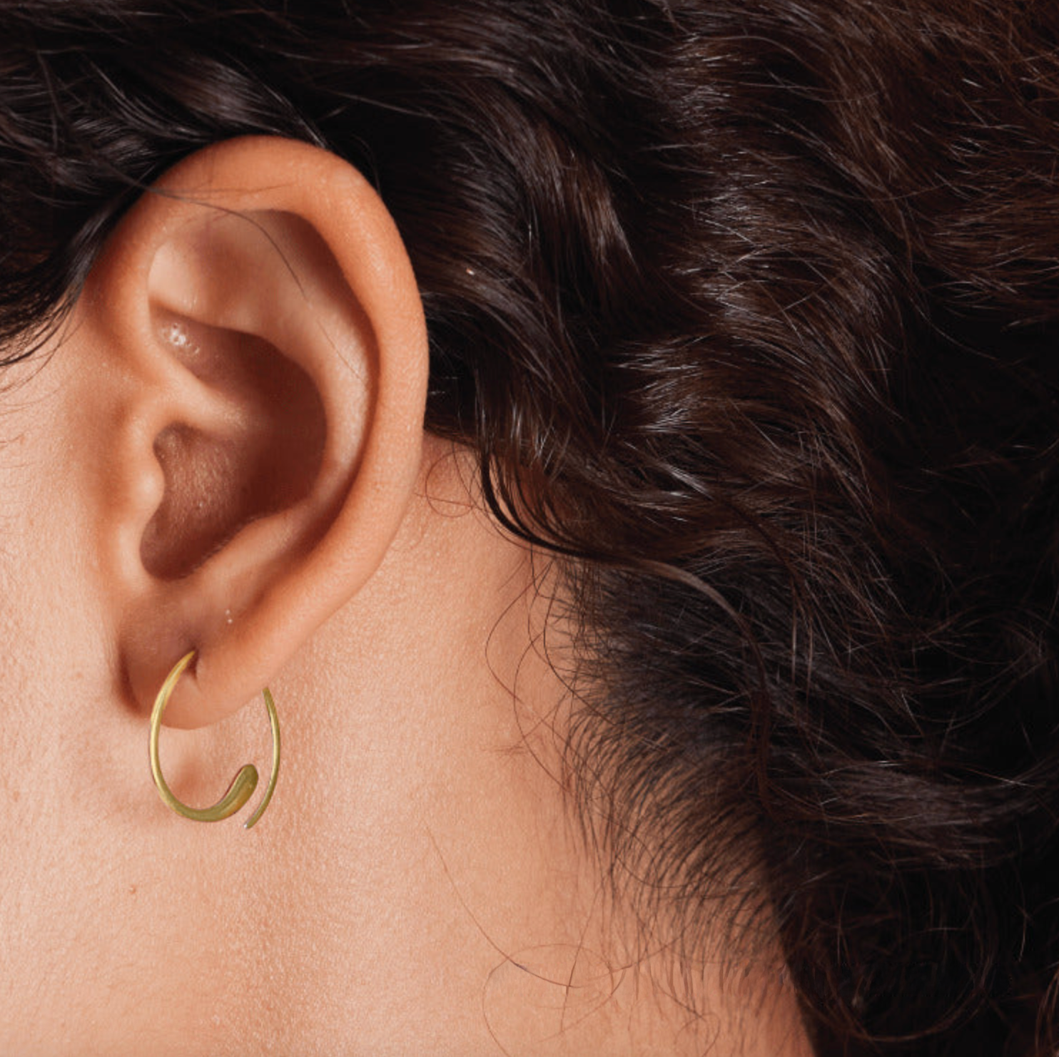BOMA Essential Pull Through Hoops 0.8" - Gold