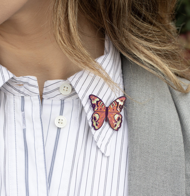 Mariposa Butterfly Brooch - Living Coral