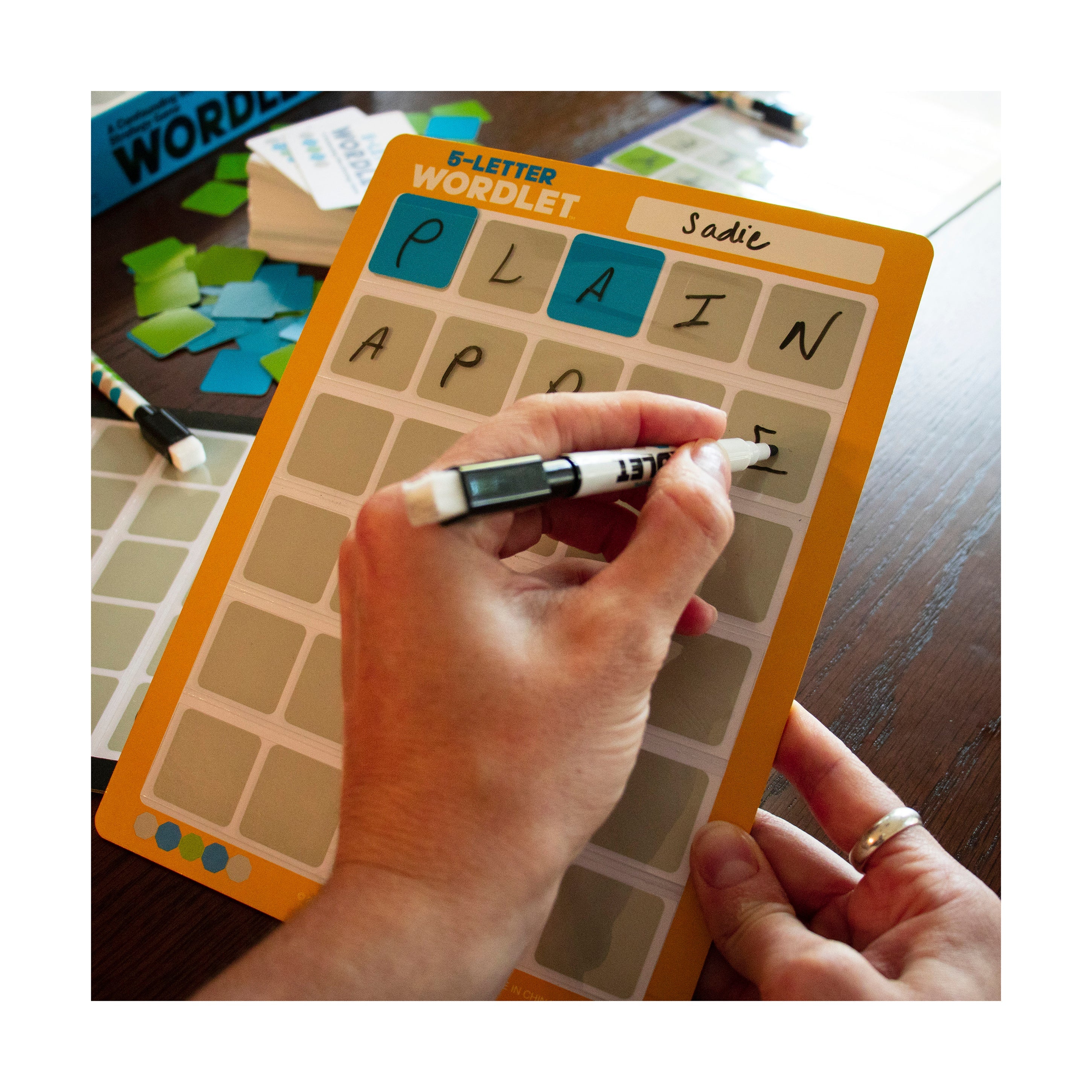 UNIVG 5 Letter Wordlet - A Confounding Word Strategy Game