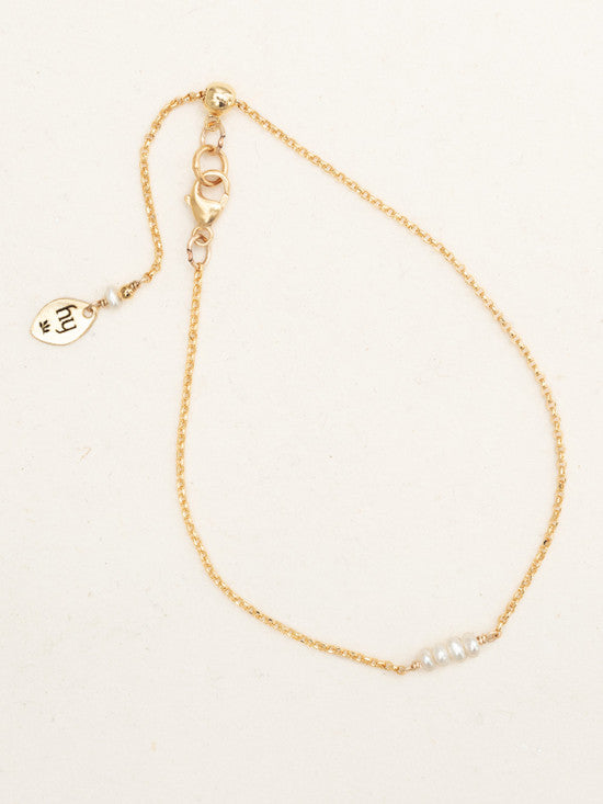 Holly Yashi Miramar Bracelet in Pearl    