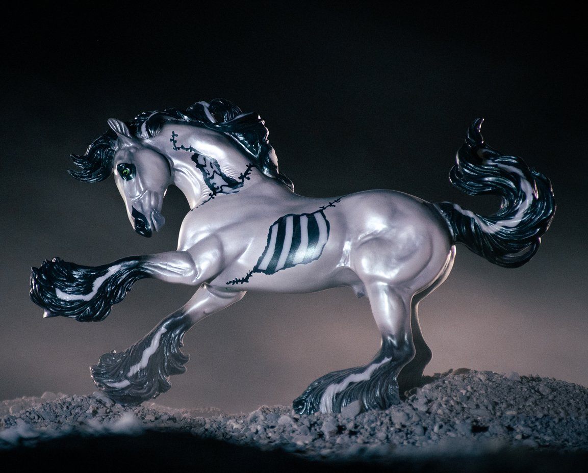 Breyer Traditionals - Thriller 2021 Halloween Horse    