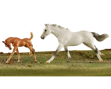 Breyer Classics - Thoroughbred And Foal - Racing The Wind    